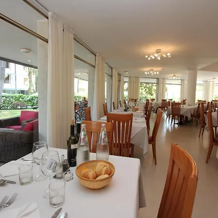 Hotel Laura 2*
